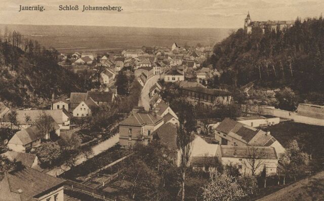 Dobová pohlednice, Javorník s výhledem na zámek